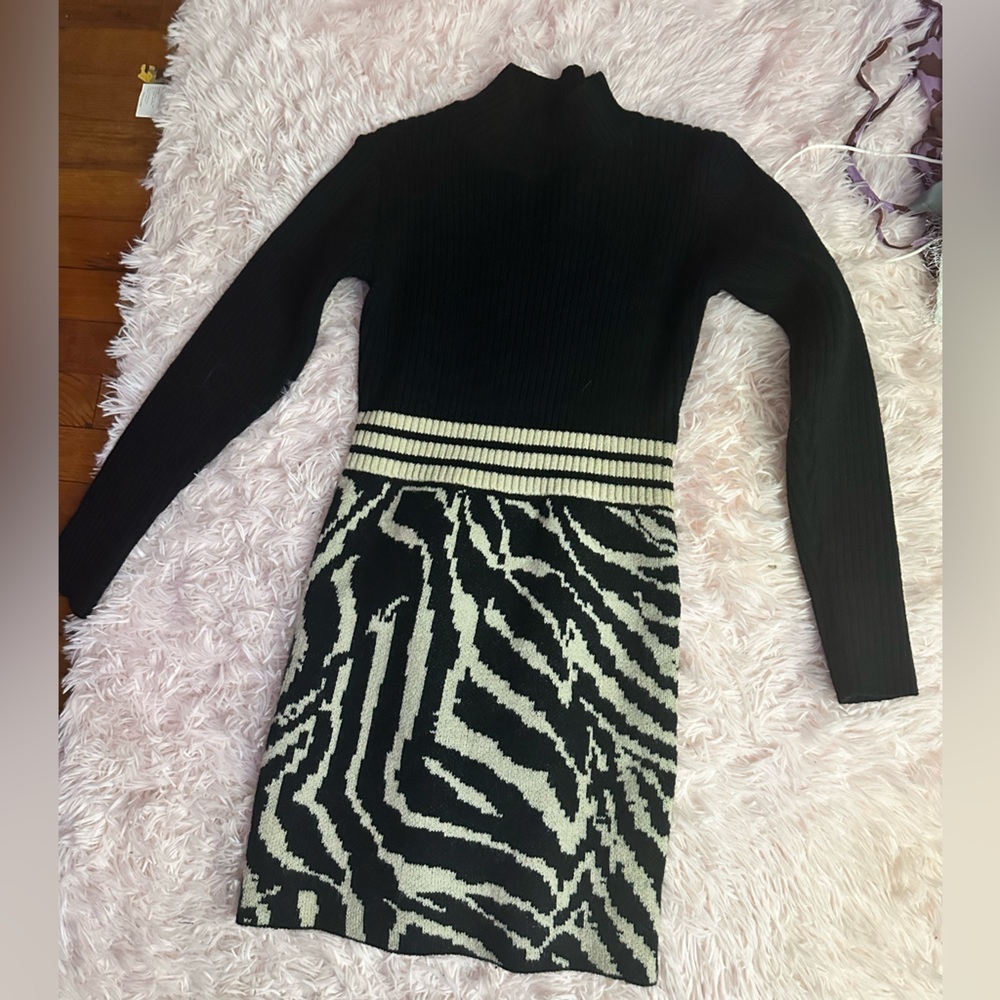 15 dresses (read) - Picture 7 of 16